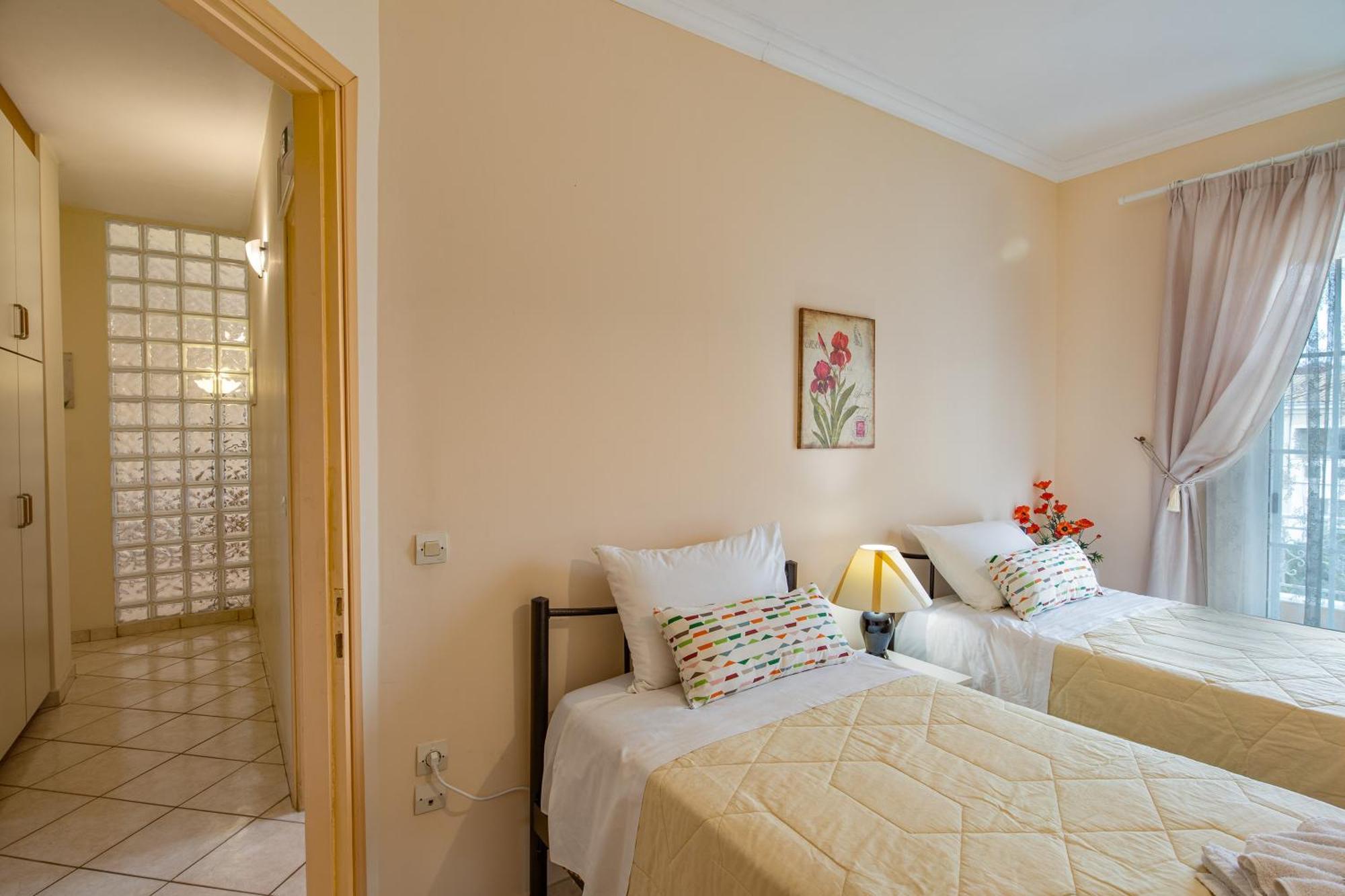 House Of Velenia - 2 Bedroom Apartment Near Old Town, Airport And Bus Station コルフ島 エクステリア 写真