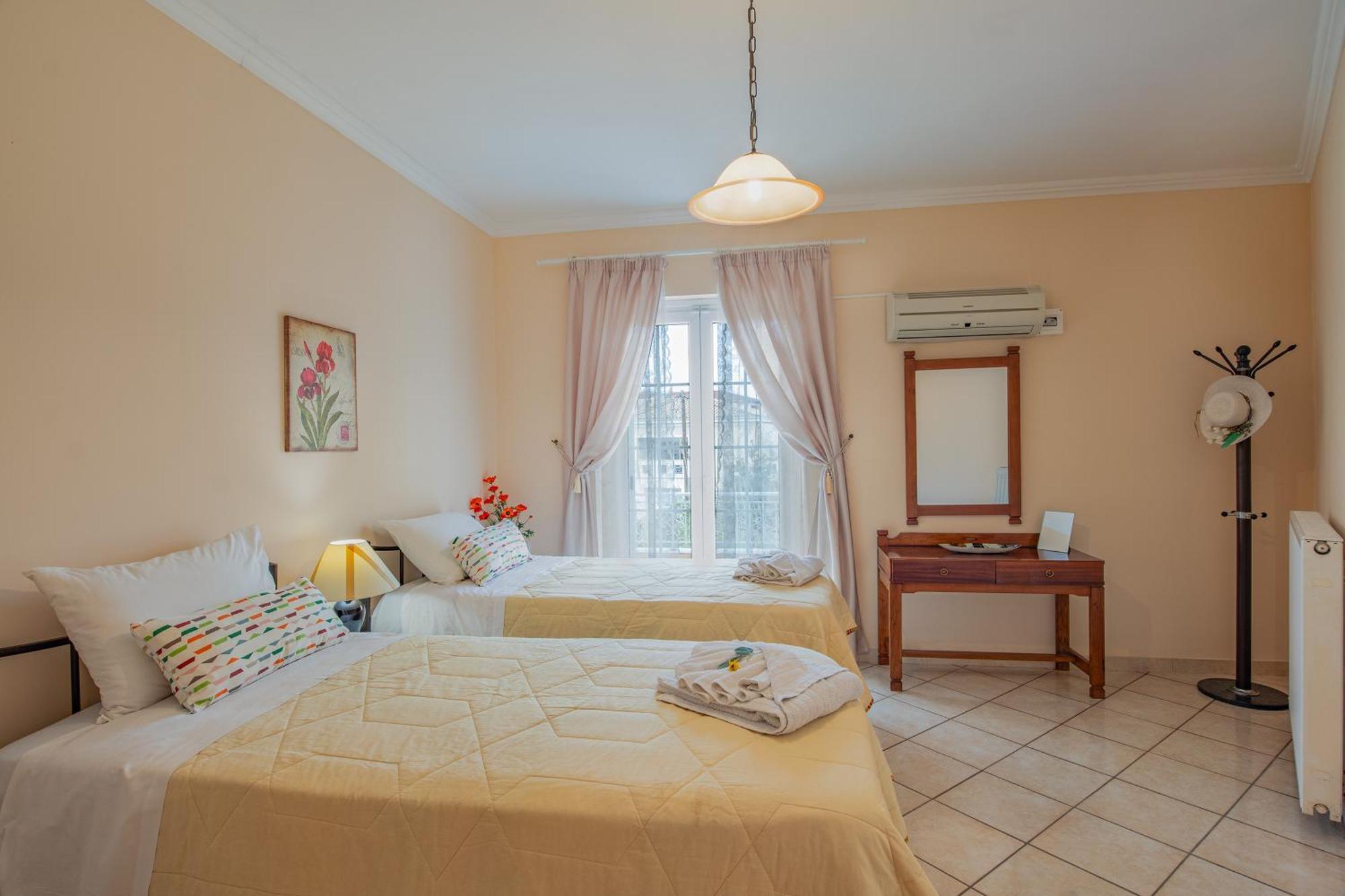 House Of Velenia - 2 Bedroom Apartment Near Old Town, Airport And Bus Station コルフ島 エクステリア 写真
